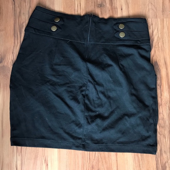 Black skirt - Picture 2 of 3